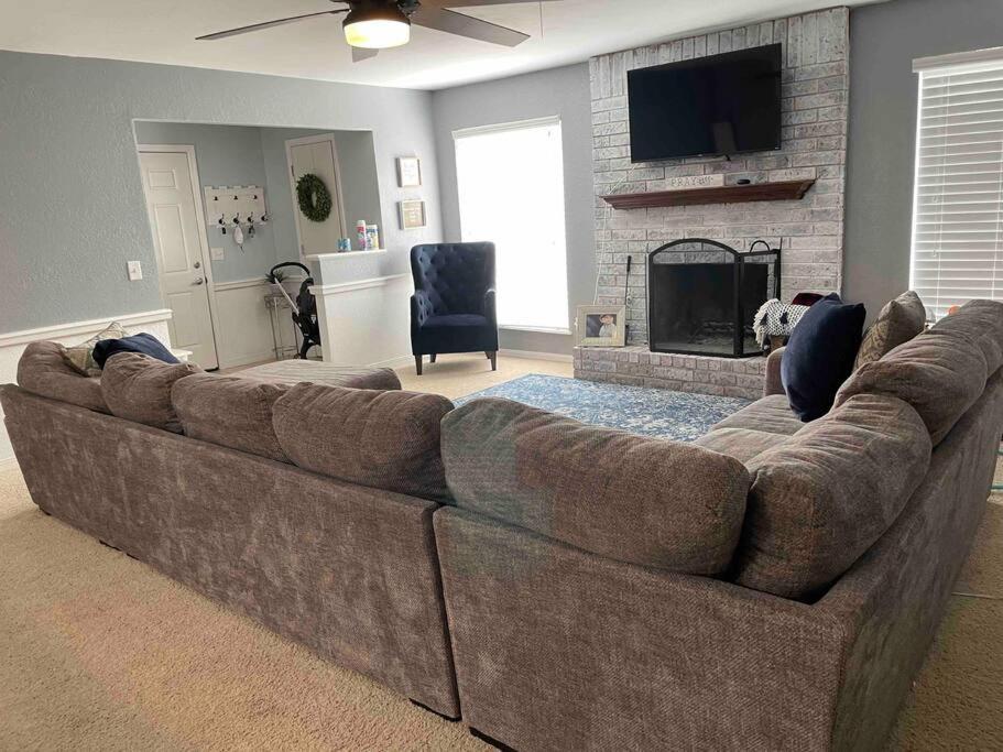 Large Open Space For Family Fun! Amarillo Exterior photo