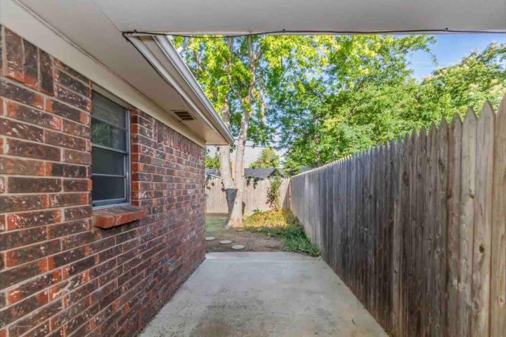 Large Open Space For Family Fun! Amarillo Exterior photo